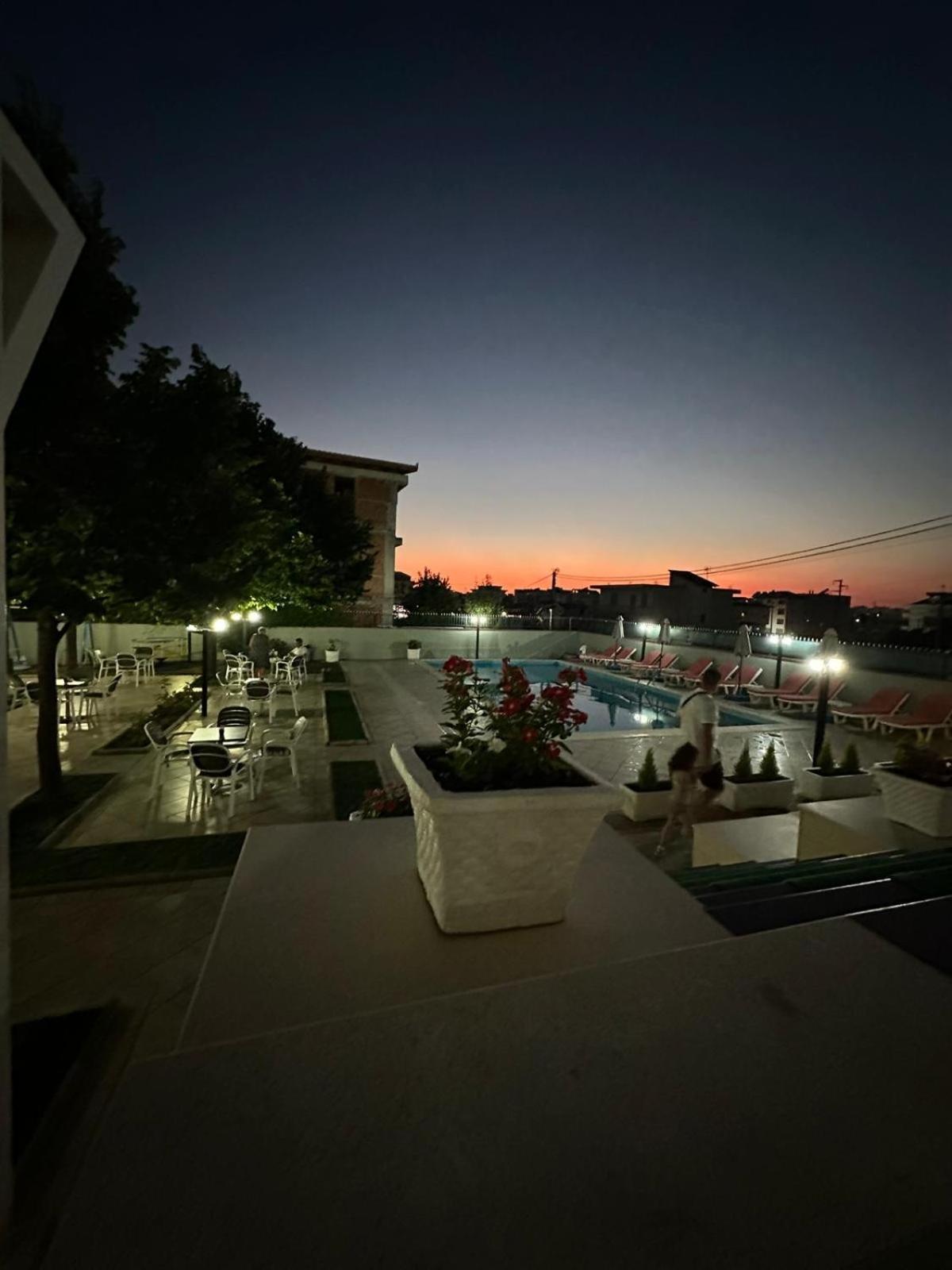 Relax Apartment & Hotel Golem  Εξωτερικό φωτογραφία